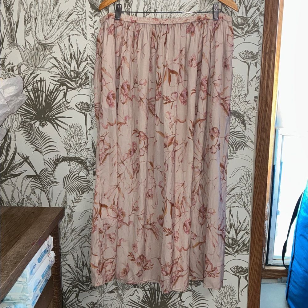 T Tahari XL Floral Skirt in Pink and Cream Maxi